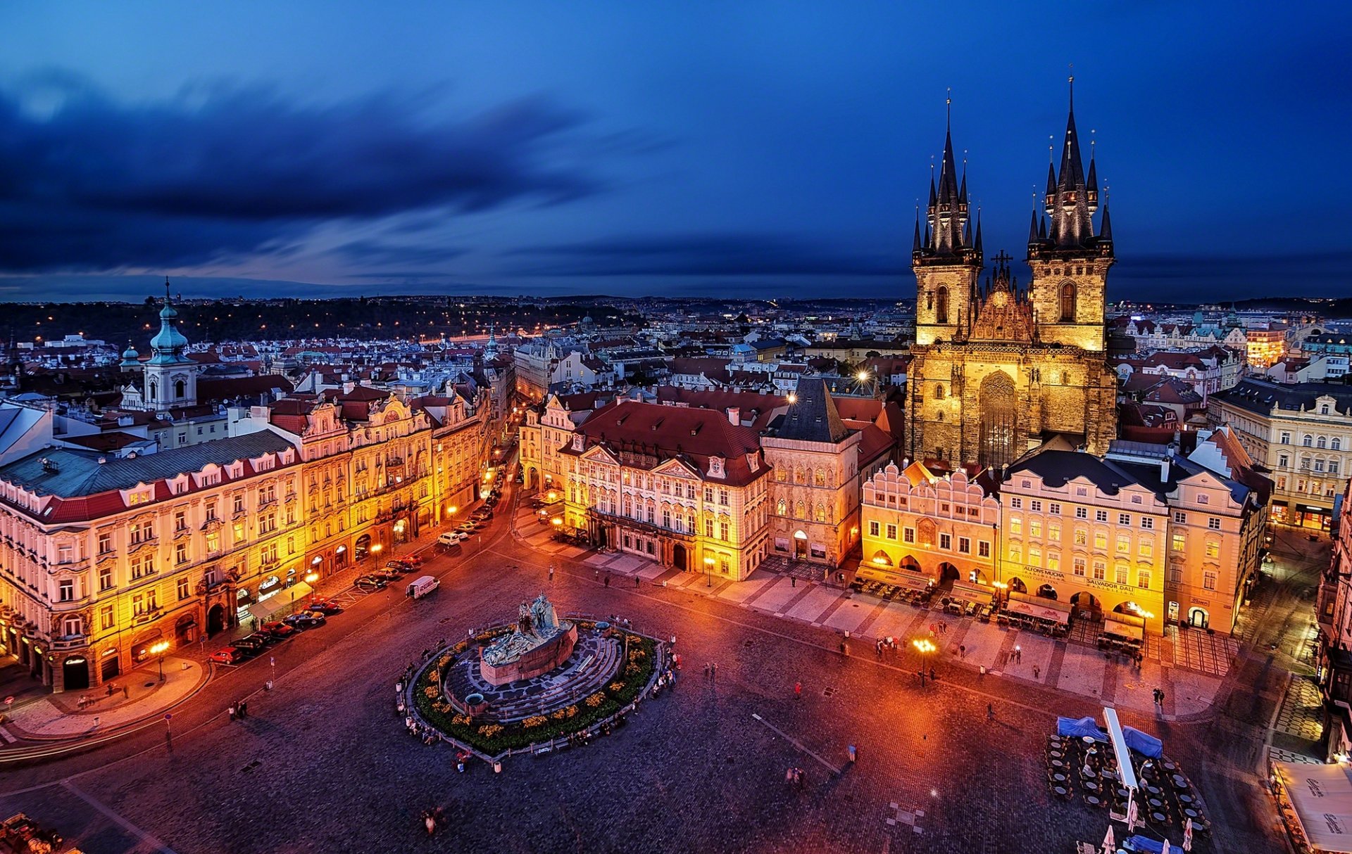 praga czechy česká republika staroměstské náměstí staré město týnský chrám czechy czechy rynek starego miasta stare mesto świątynia tyńska miasto wieczór oświetlenie plac architektura budynki