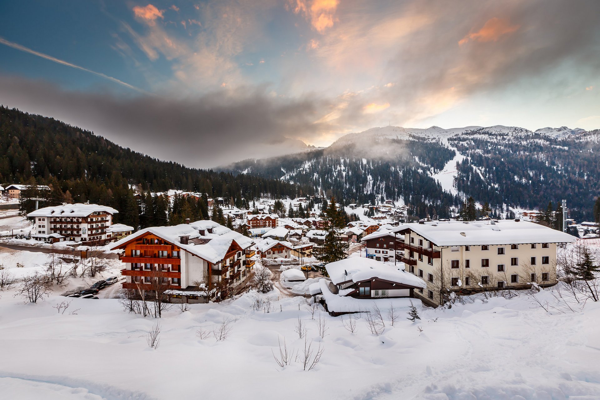 italia alpi italie alpes ville maisons maisons bâtiments montagnes neige hiver