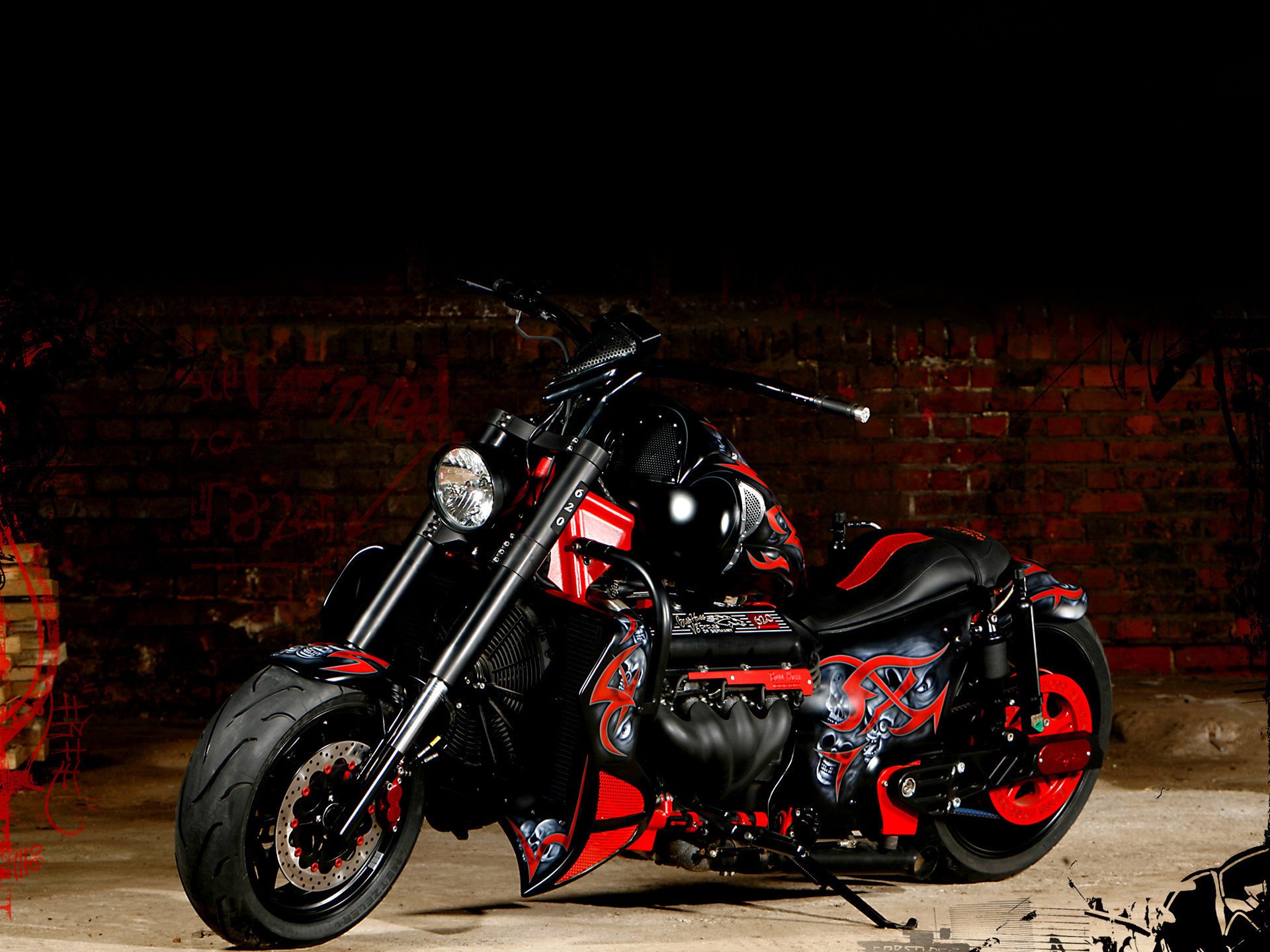 nero boss hoss moto rosso