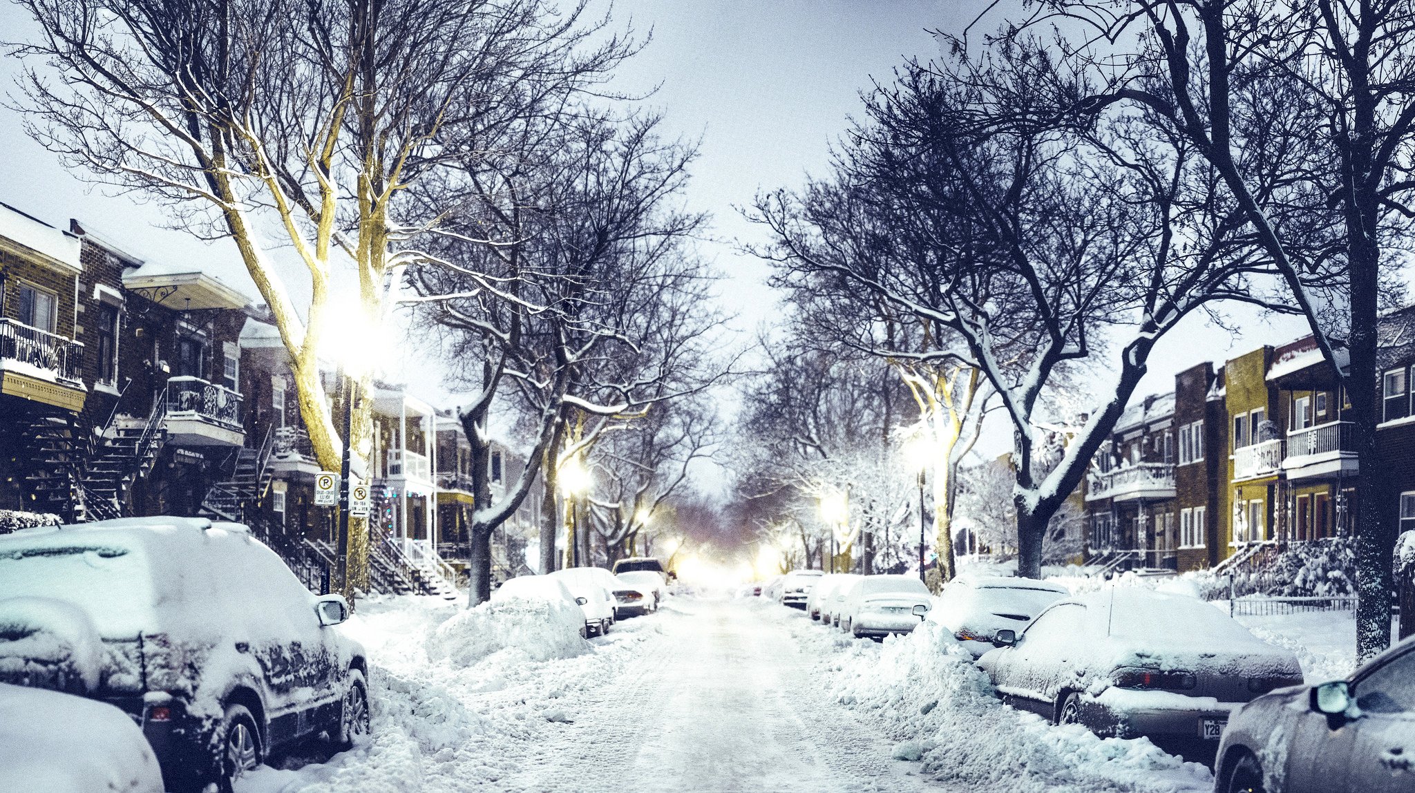 canadá quebec ciudad calle noche carretera coches casas linternas nieve invierno