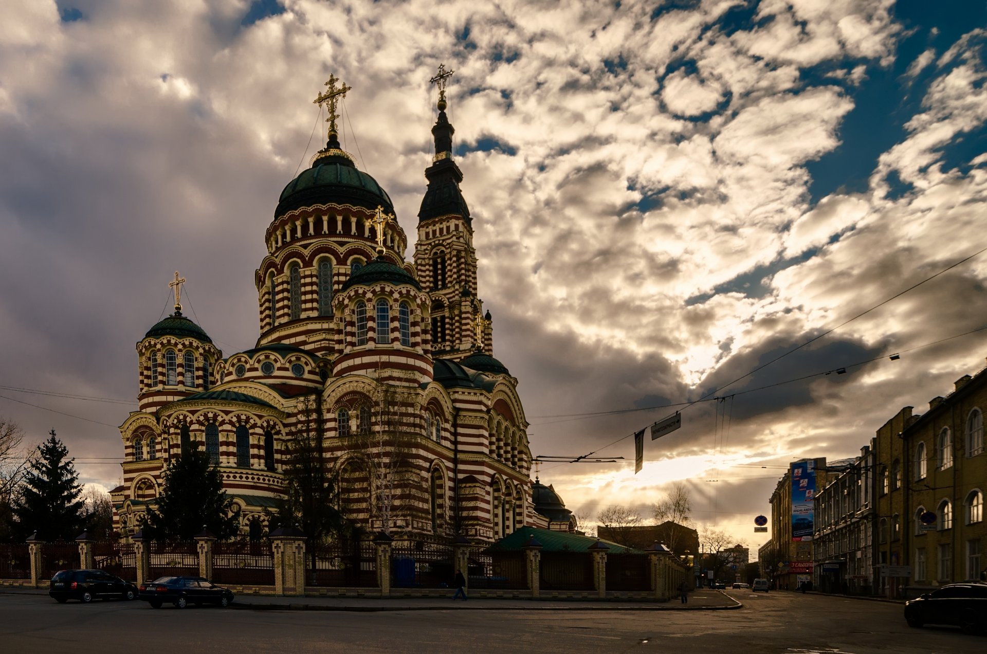 verkündigungskathedrale charkiw ukraine st.-verkündigungs-kathedrale straße wolken