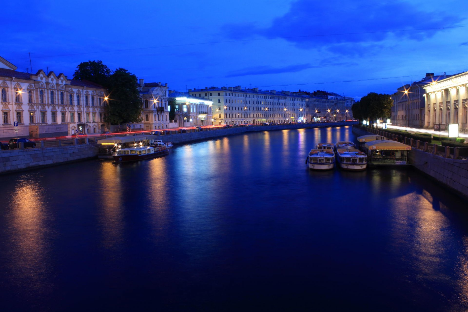 san petersburgo peter rusia noche luces linternas río fontanki