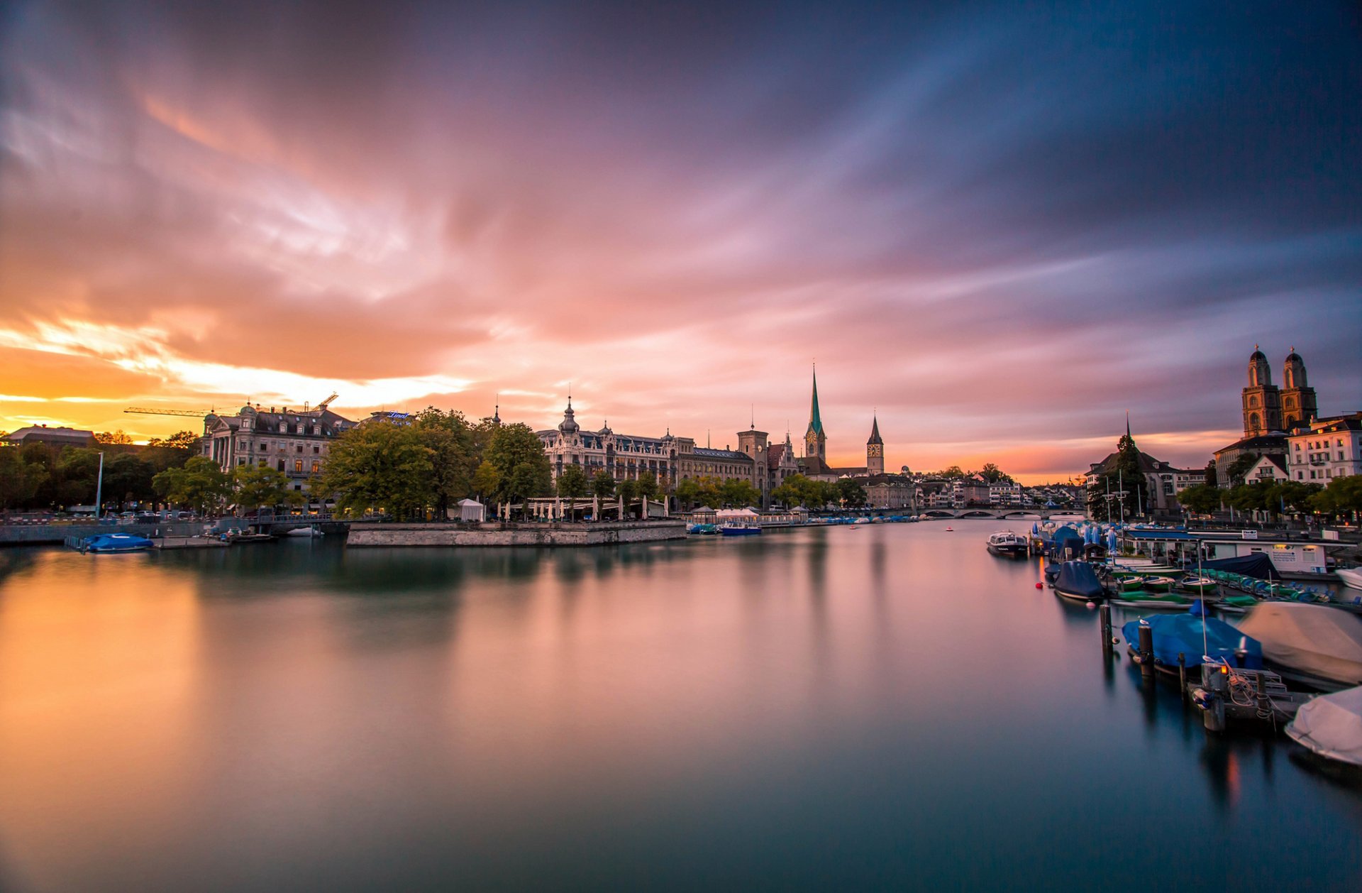 zúrich suiza ciudad tarde puesta del sol río puente barcos