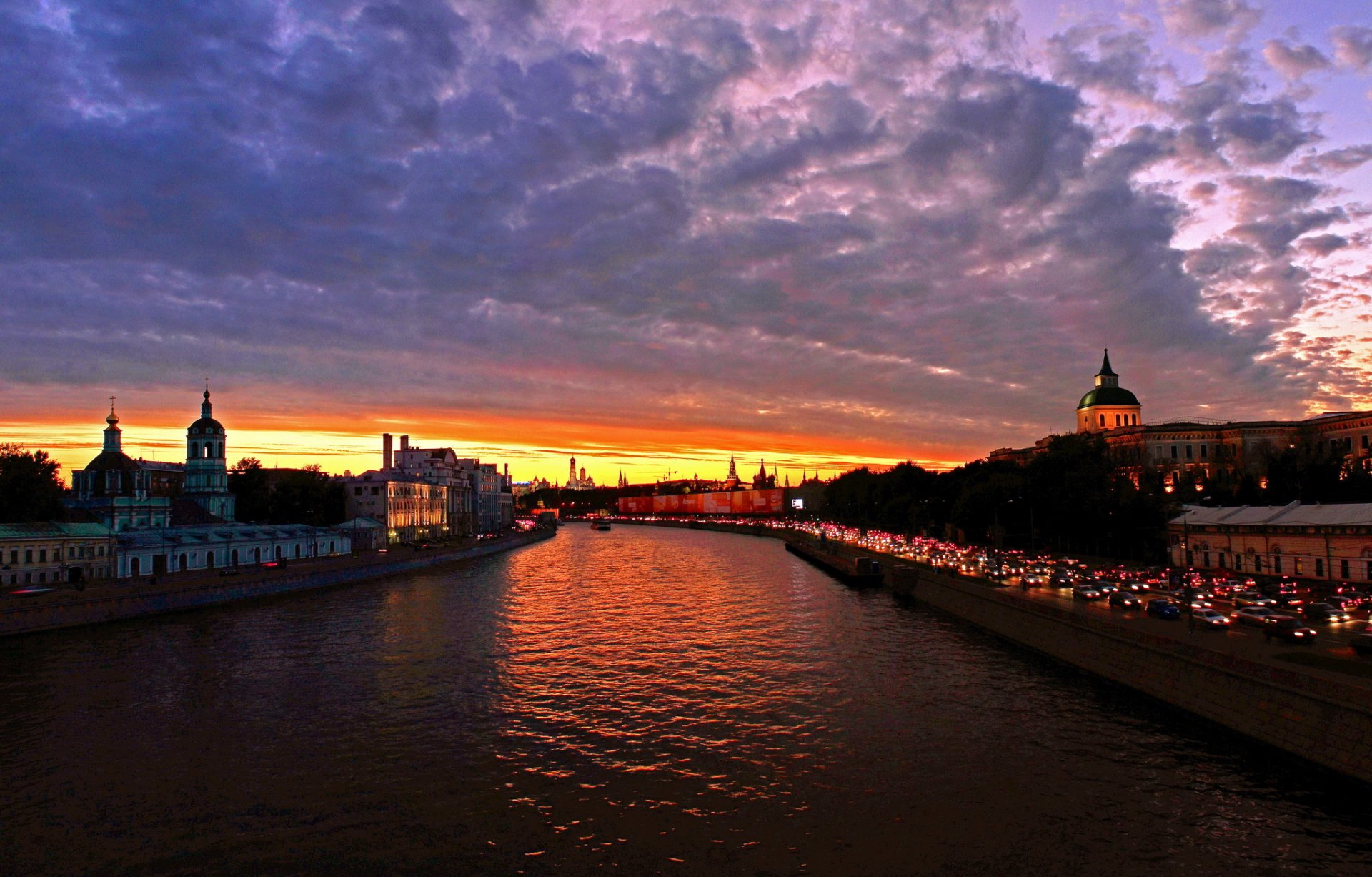 moscú rusia cielo amanecer puesta del sol río nubes canal de agua ciudad foto