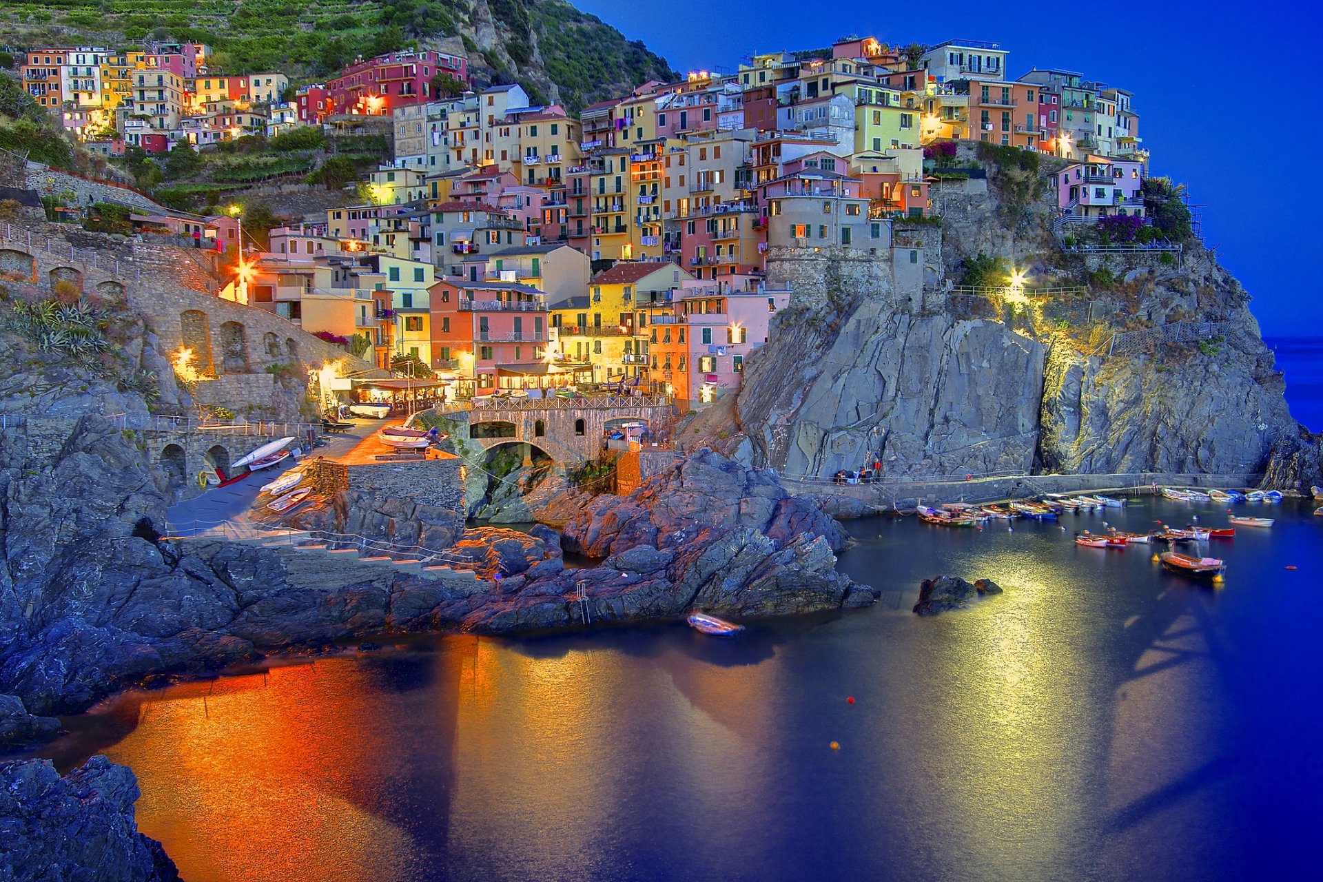 italia ligurien manarola italien abend dämmerung lichter reflexion