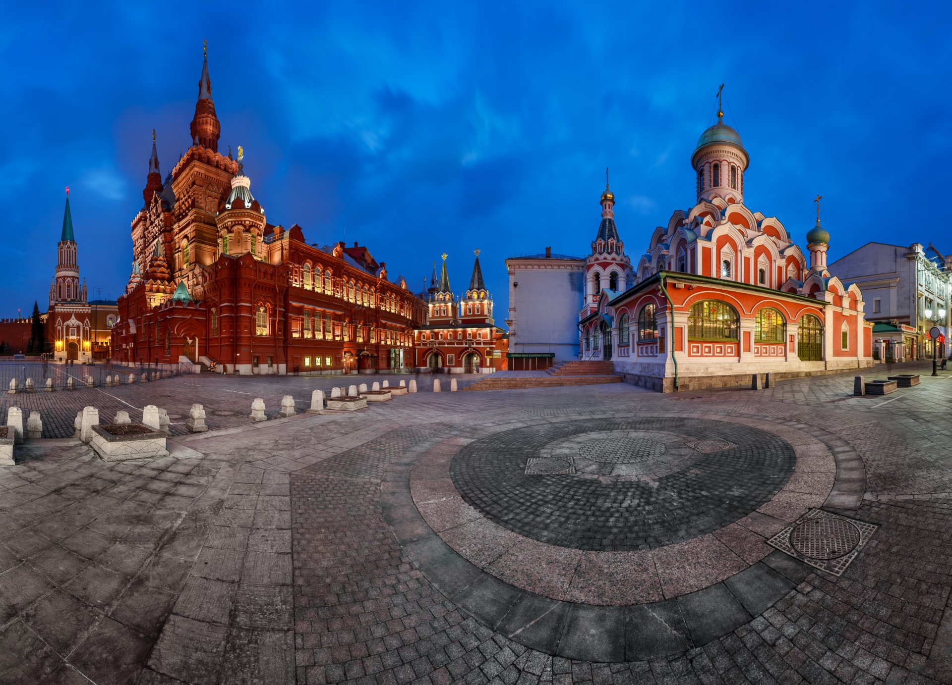 place rouge kremlin musée historique porte de voskresensky cathédrale de kazan moscou russie place rouge