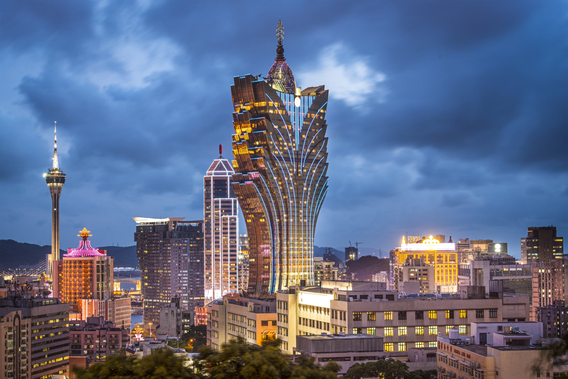 макао китай grand lisboa hotel отель здания ночной город панорама