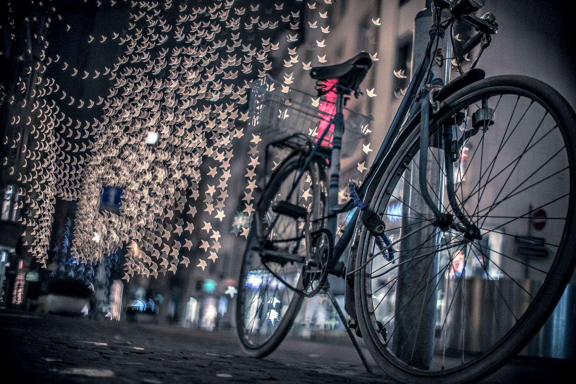 miasto noc ulica droga rower światła bokeh