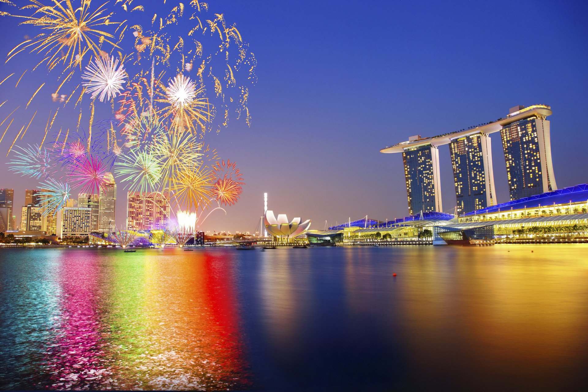 singapour asie ville nuit lumières rétro-éclairage hôtel vacances ciel saluts feux d artifice