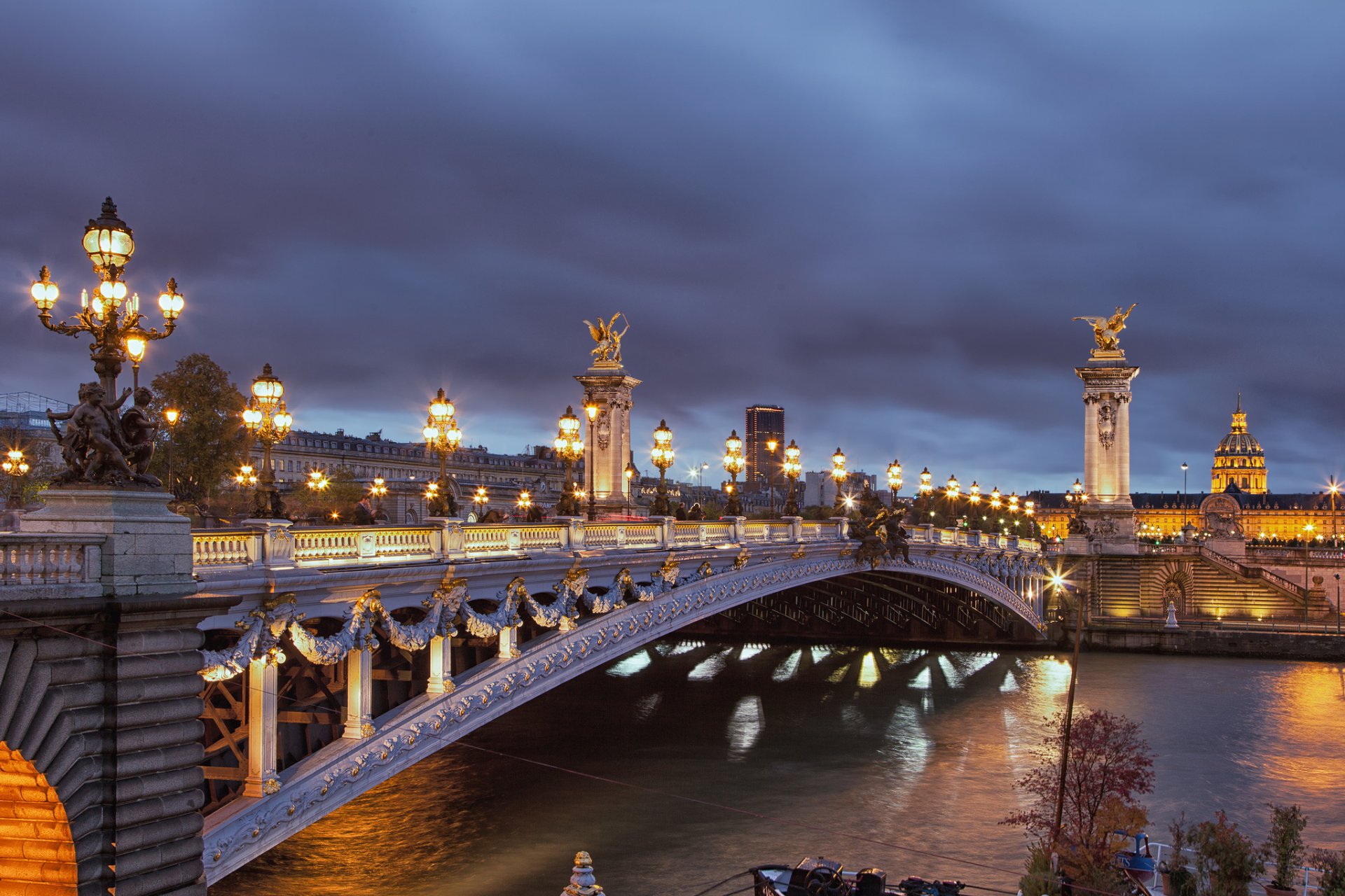 france paris ville romantique pont alexandre iii seine nuits lanternes ville paysage seine nuit lumières beau