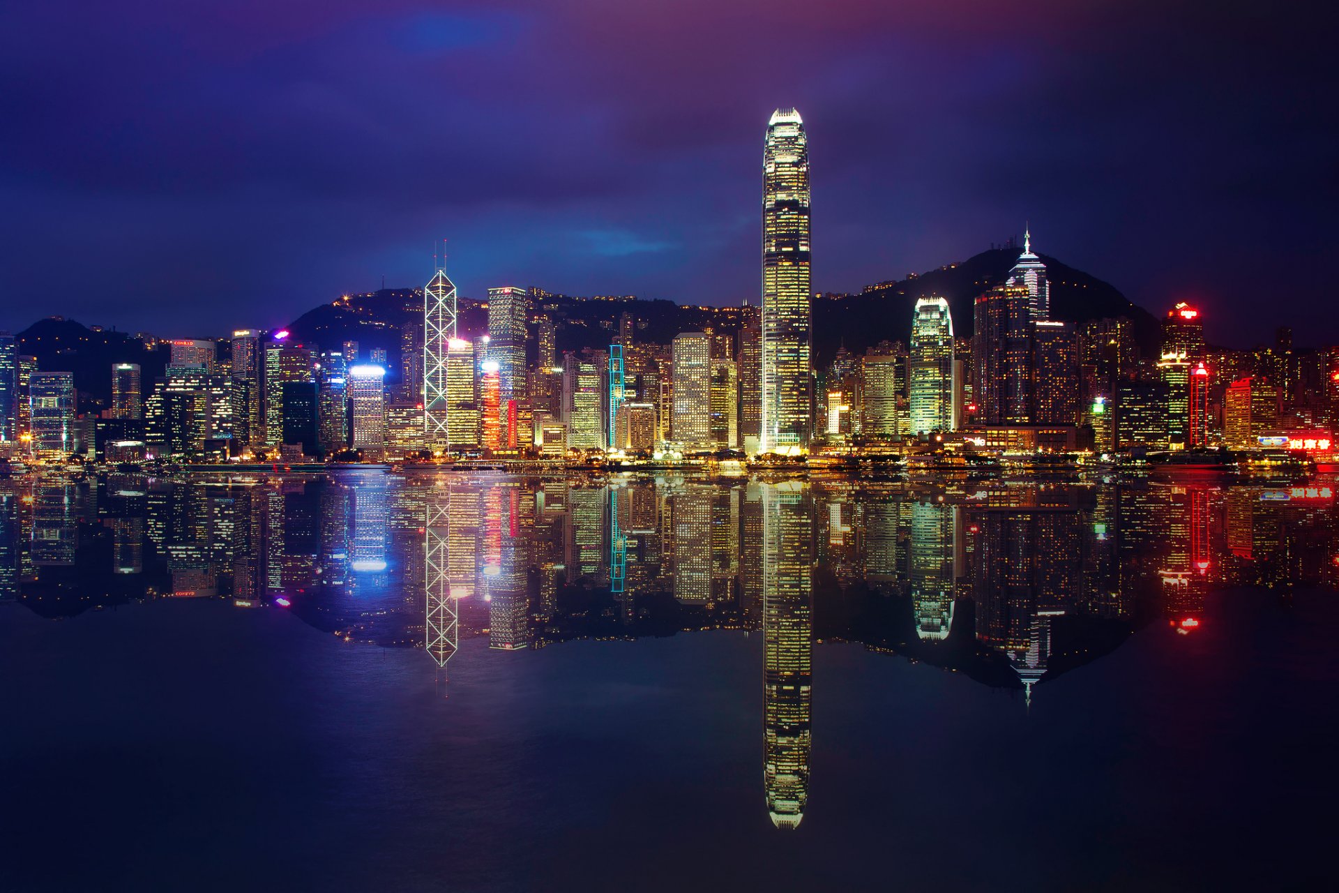 città hong kong hong kong sera notte baia luci grattacieli edifici riflessioni