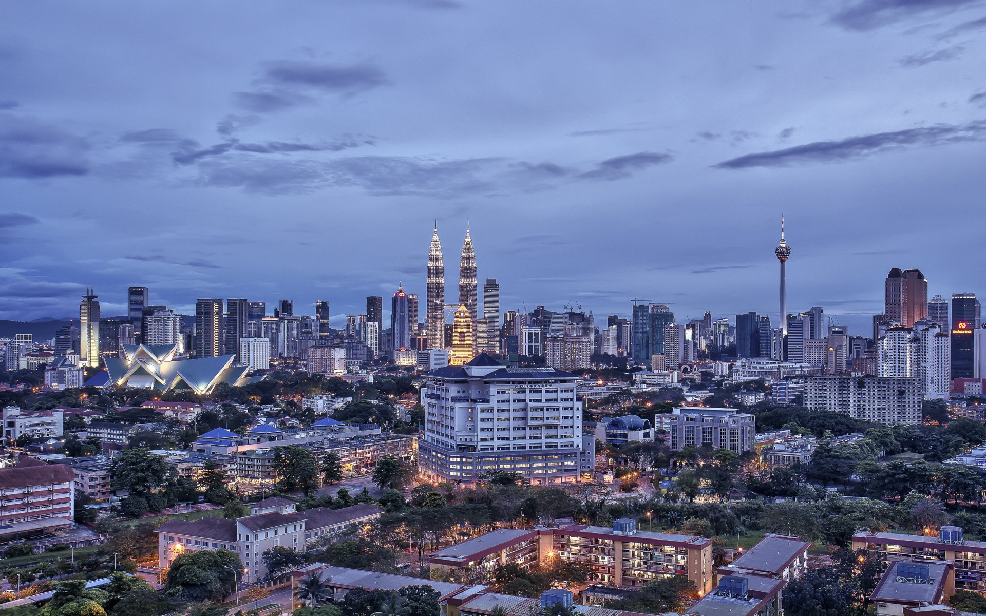 kuala lumpur malaisie capitale capitale maisons bâtiments gratte-ciel soirée ciel nuages