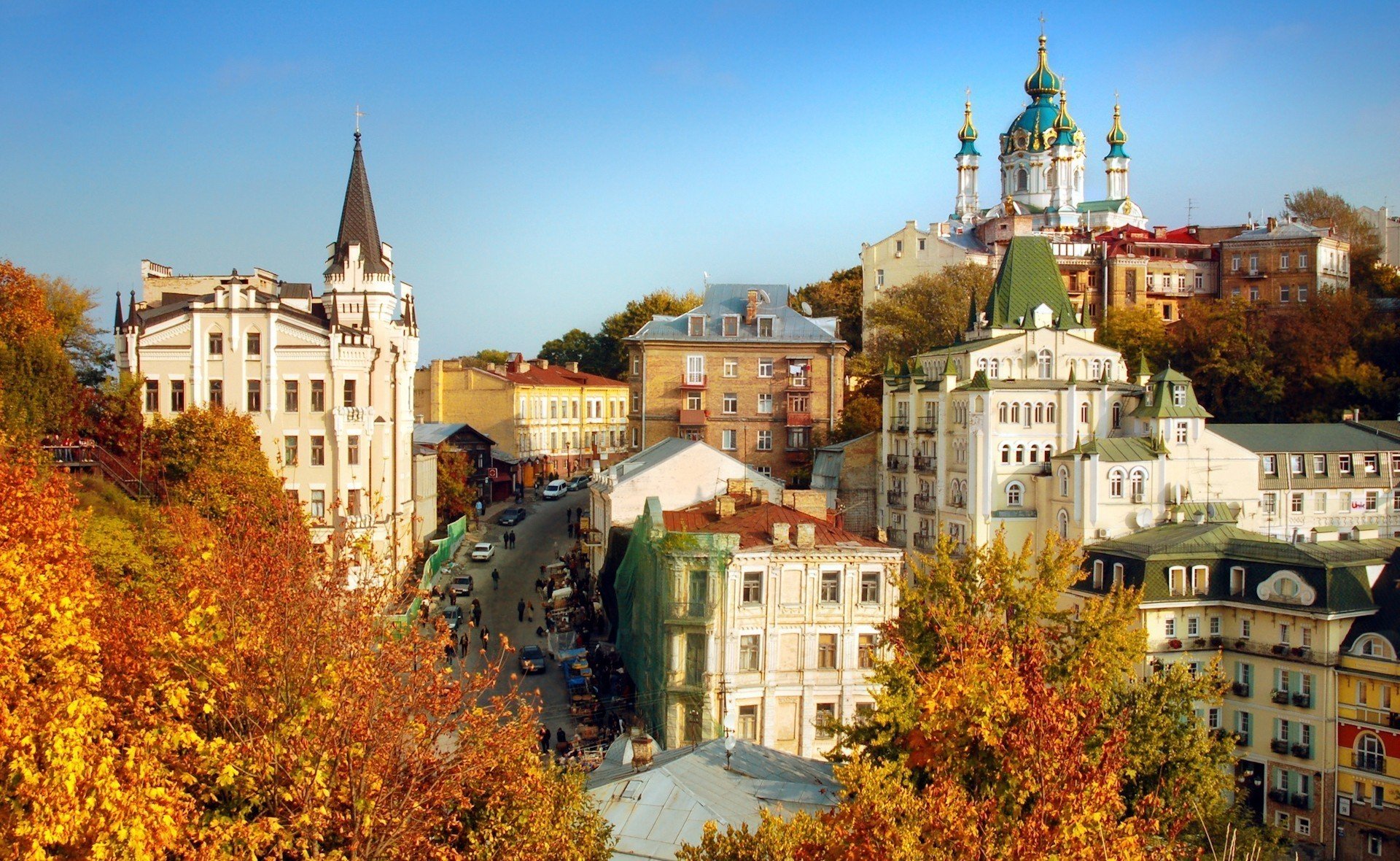 ucrania kiev iglesia de san andrés casas árboles otoño