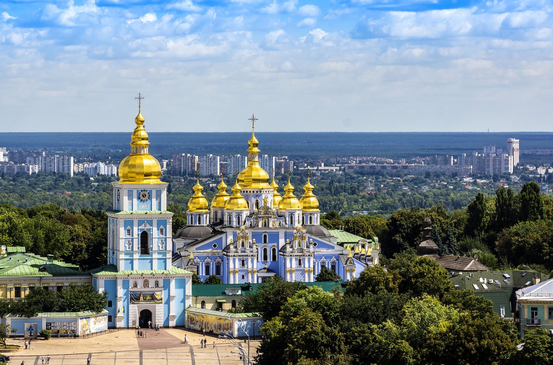 ukraina kijów katedra św. michała klasztor dzwonnica panorama domy drzewa niebo