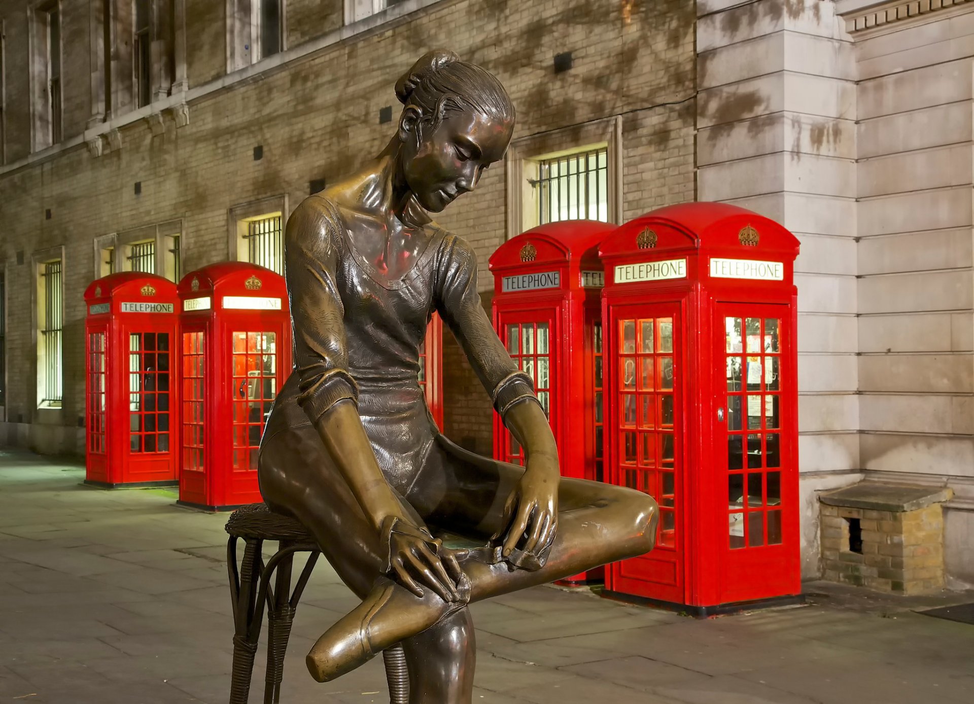 enzo plazzotta skulptur junge tänzerin ballerina london