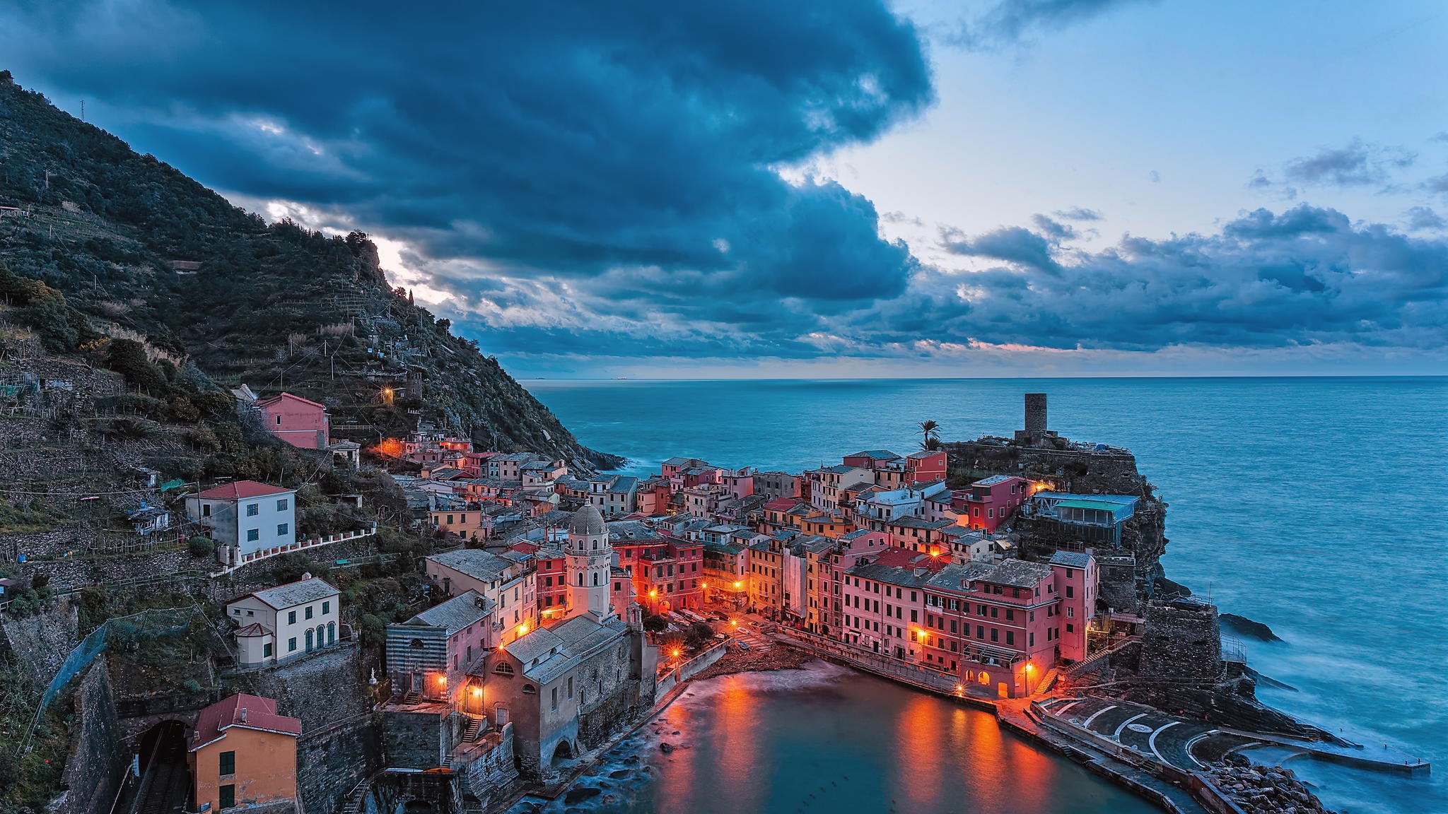 vernazza italy coast