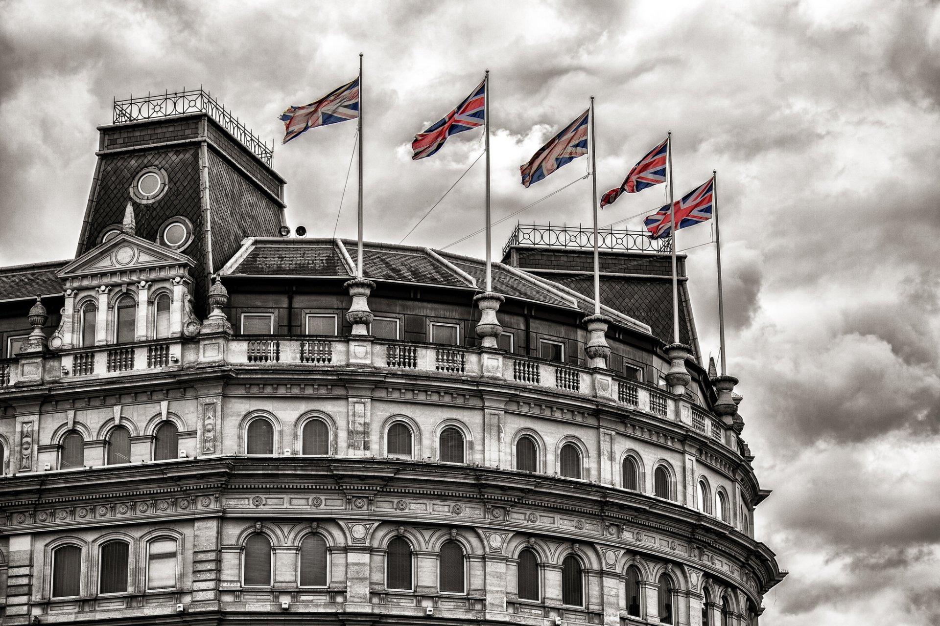 wielkie budynki trafalgar square london budynek flagi