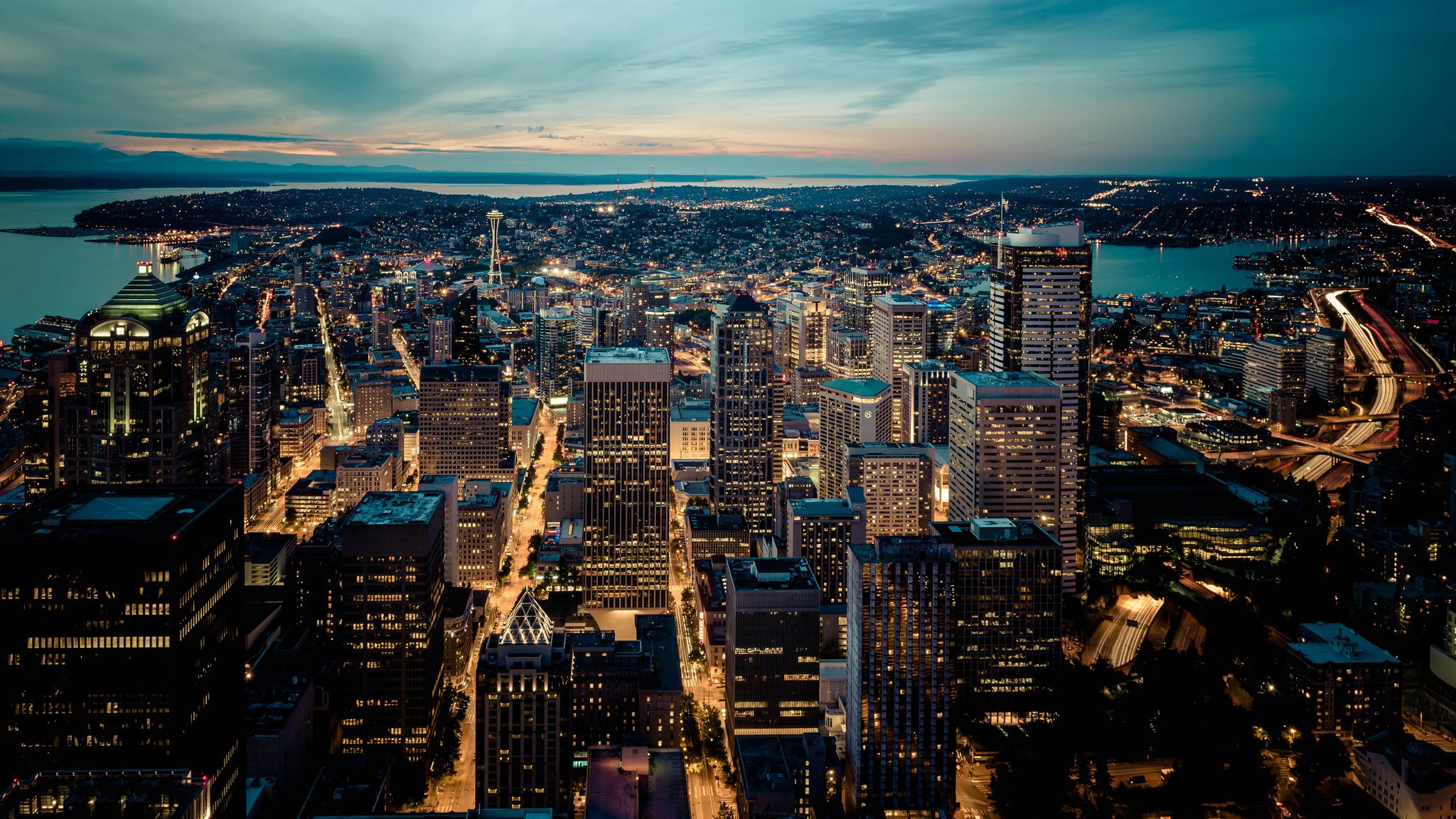 seattle skyline miasto wieczór domy rzeka