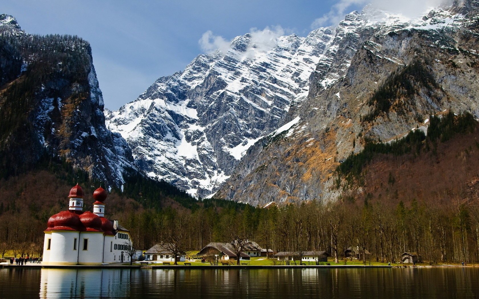 kloster schnee häuser wald see berge