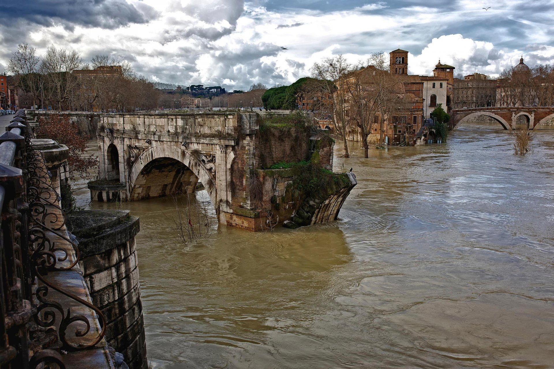 roma italia corrientes de agua ruinas viejo antiguo puente romano tíber