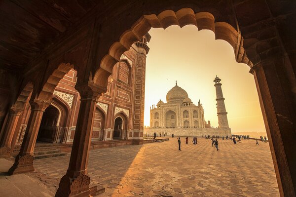 La Mezquita India es popular entre los turistas, se puede pensar mucho