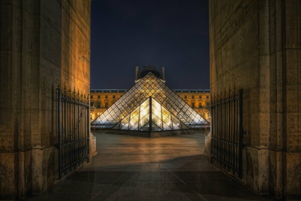 Parisian Night, Louvre Square