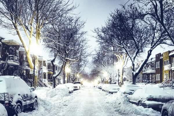 Rue d hiver éclairée par des lanternes