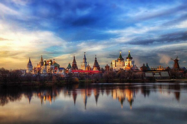 Reflection of the Moscow Kremlin in the water