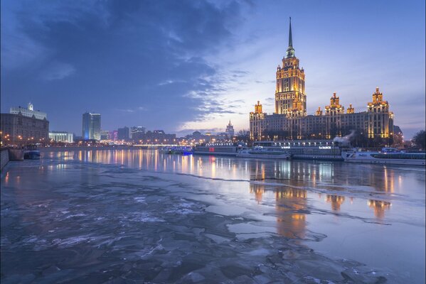 Moscú tiene el hotel radison más genial con un hermoso paisaje