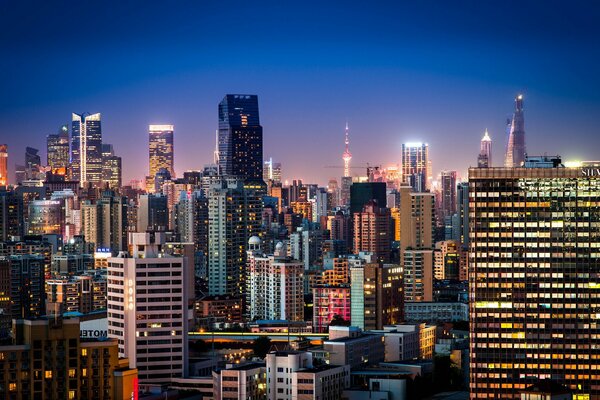 Hermosa ciudad nocturna de Shanghai