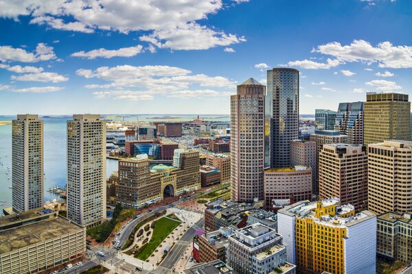 The coast of Boston is like a panorama, a wonderful view opens up