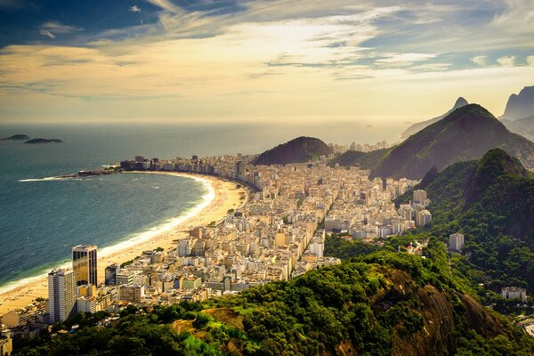 Hermosa playa en río de Janeiro Copacabana