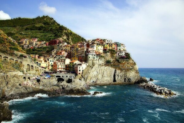 Acantilados de la costa del mar de Liguria