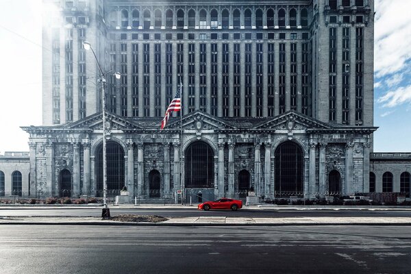 Ein Gebäude mit einer Flagge in der Stadt von Amerika ist ein weiches Foto