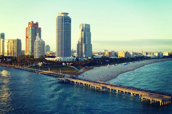 Bella spiaggia con sabbia bianca di Miami