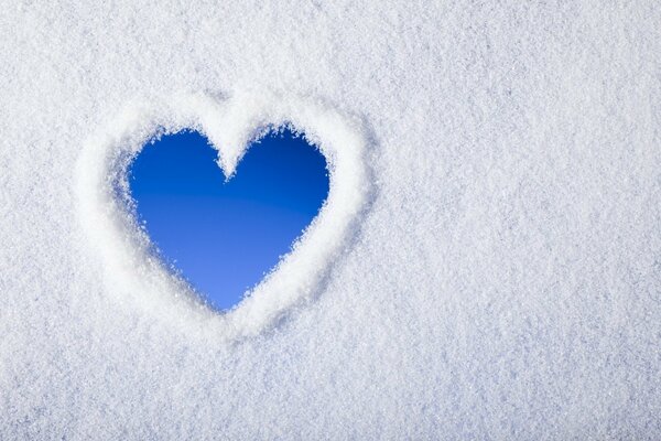 El corazón en la nieve se calentará en invierno