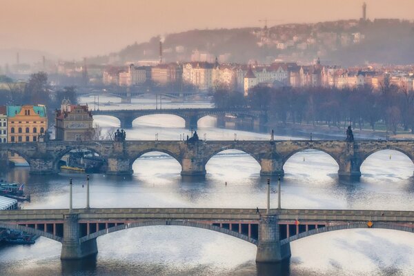 Mosty, Miasto rzeka Europa