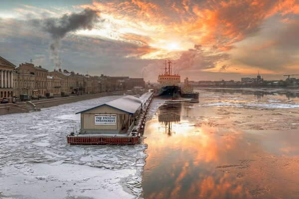 San Petersburgo por la mañana helada