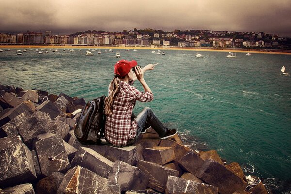 A tourist girl views the city