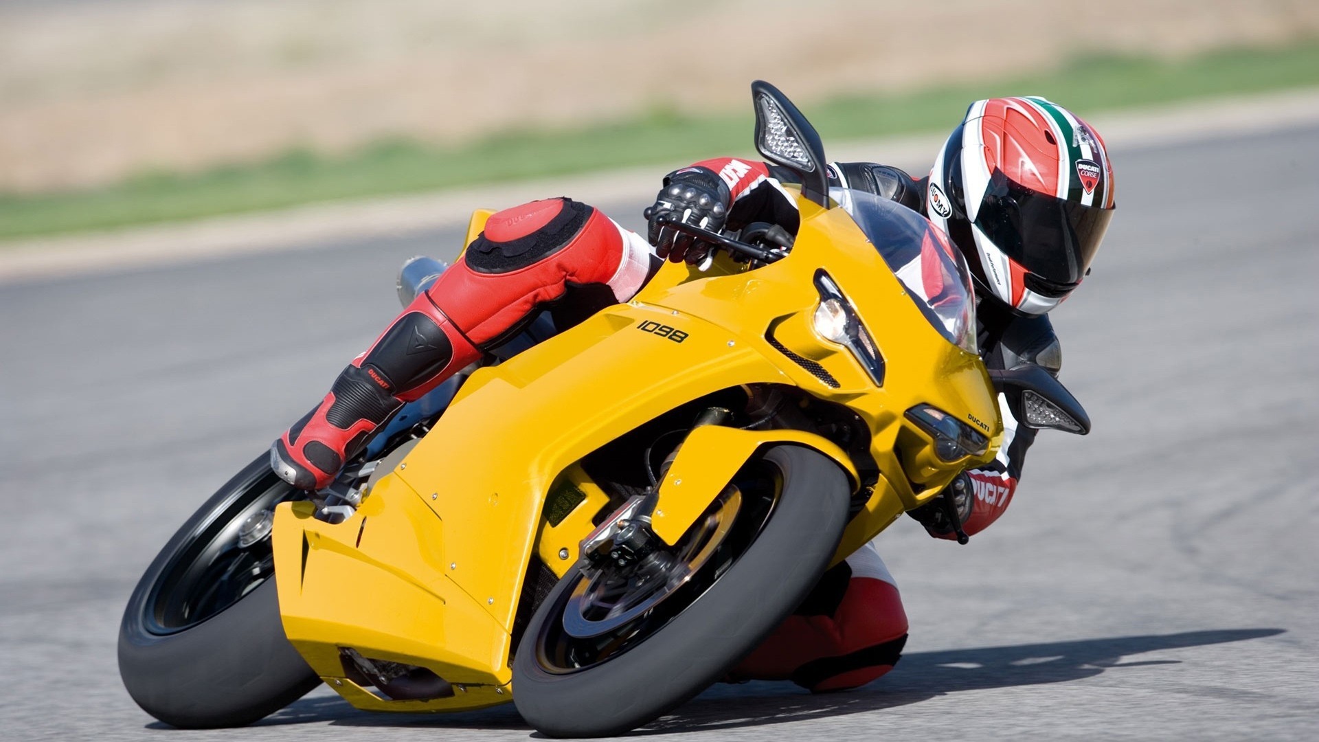 one thousand ninety-eight motorcycle track ducati track