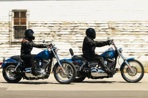 Harley Davidson bike avec Riders