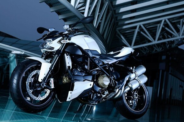 Sport cool moto noir blanc