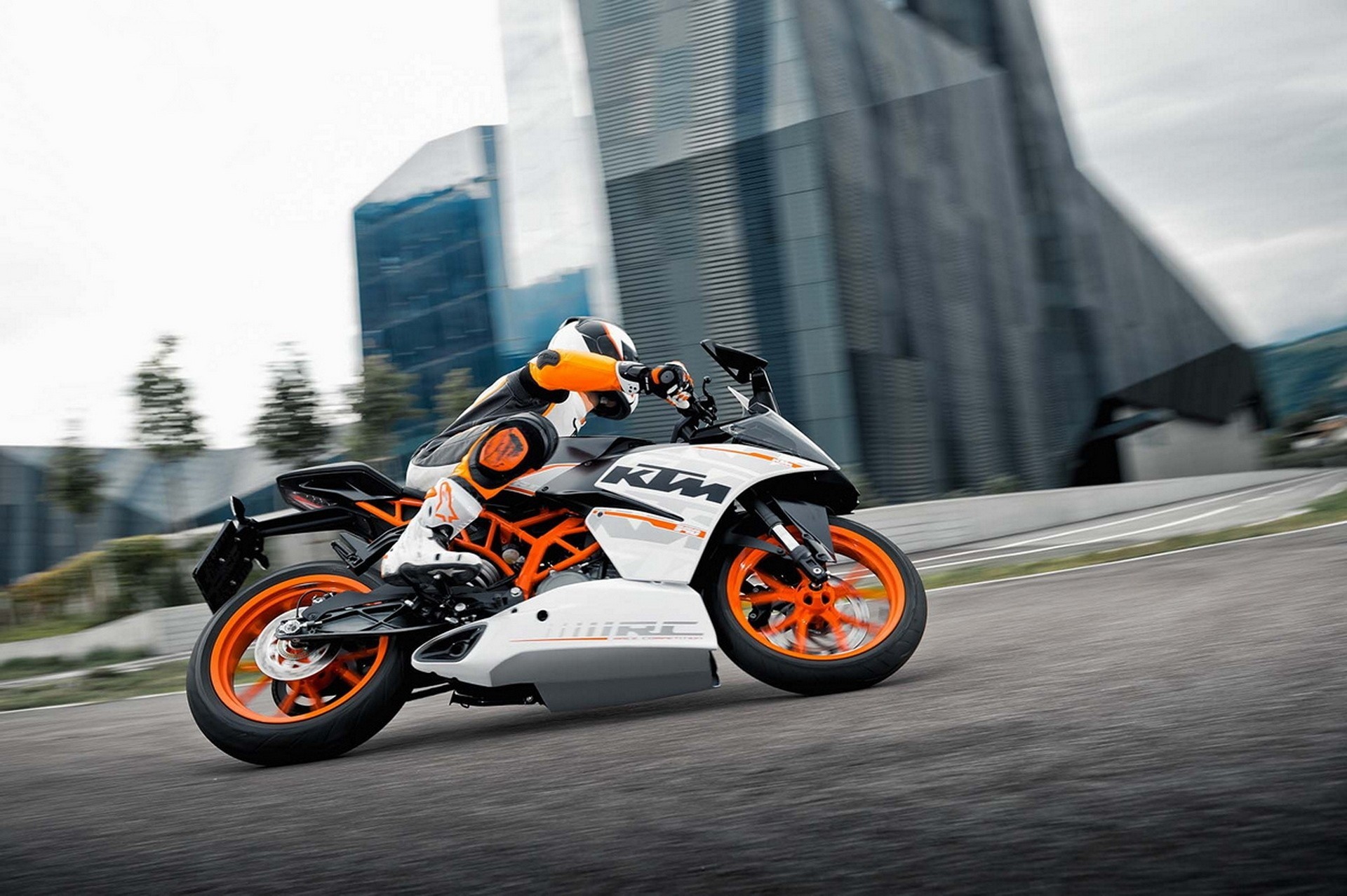 ktm bellezza corridore moto