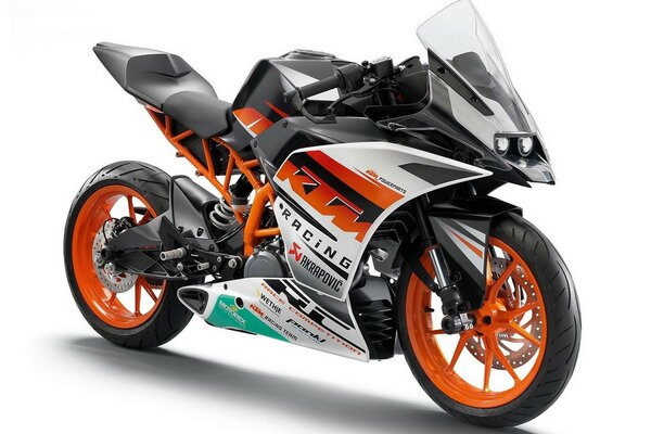 Schönes orange Sportmotorrad auf weißem Hintergrund