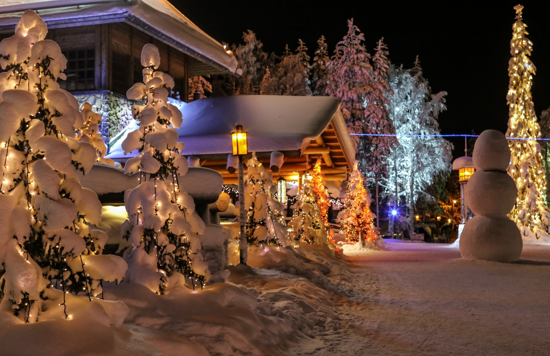 invierno finlandia laponia nieve abeto muñeco de nieve naturaleza foto