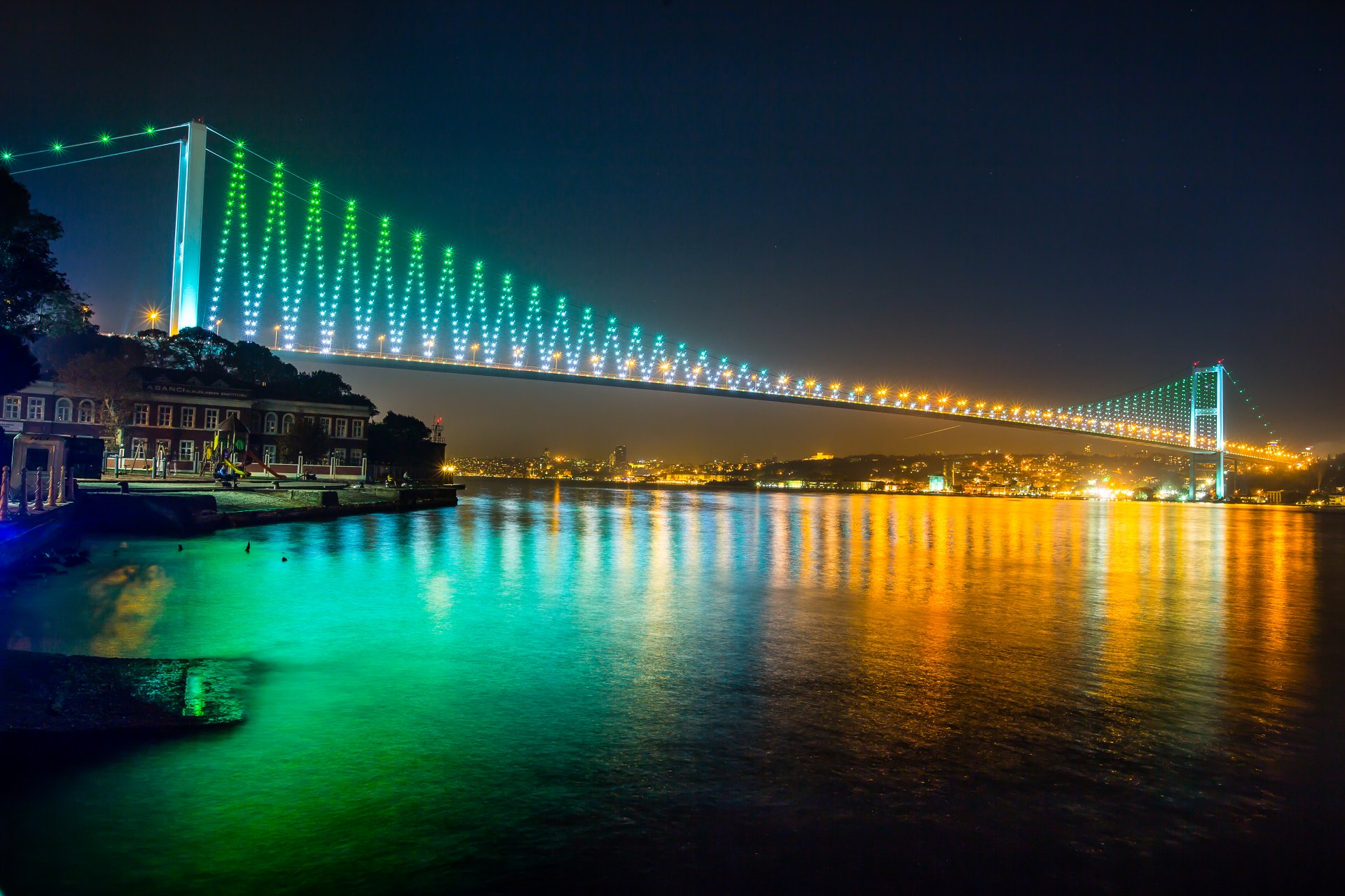 bosporus-brücke istanbul türkei nacht laternen marmarameer stadt natur lichter gebäude