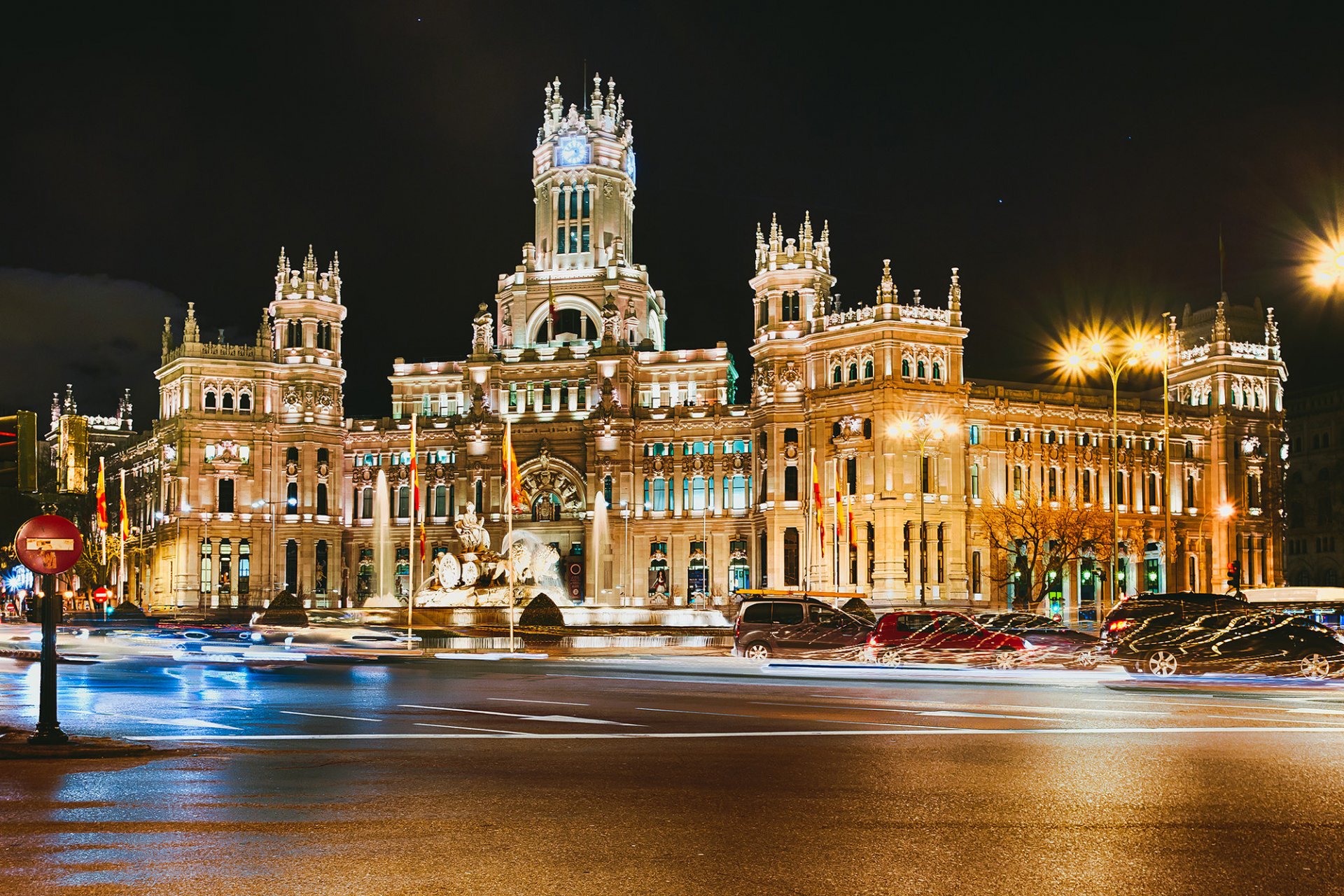 madryt hiszpania palacio de cibeles miasto noc budynek architektura droga samochody asfalt światła ekspozycja