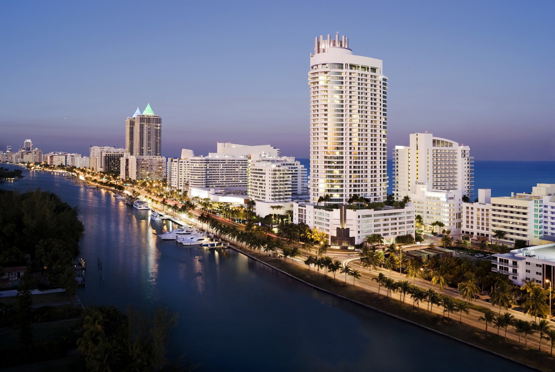 usa miami küste miami häuser hotels yachten meer palmen straße abend