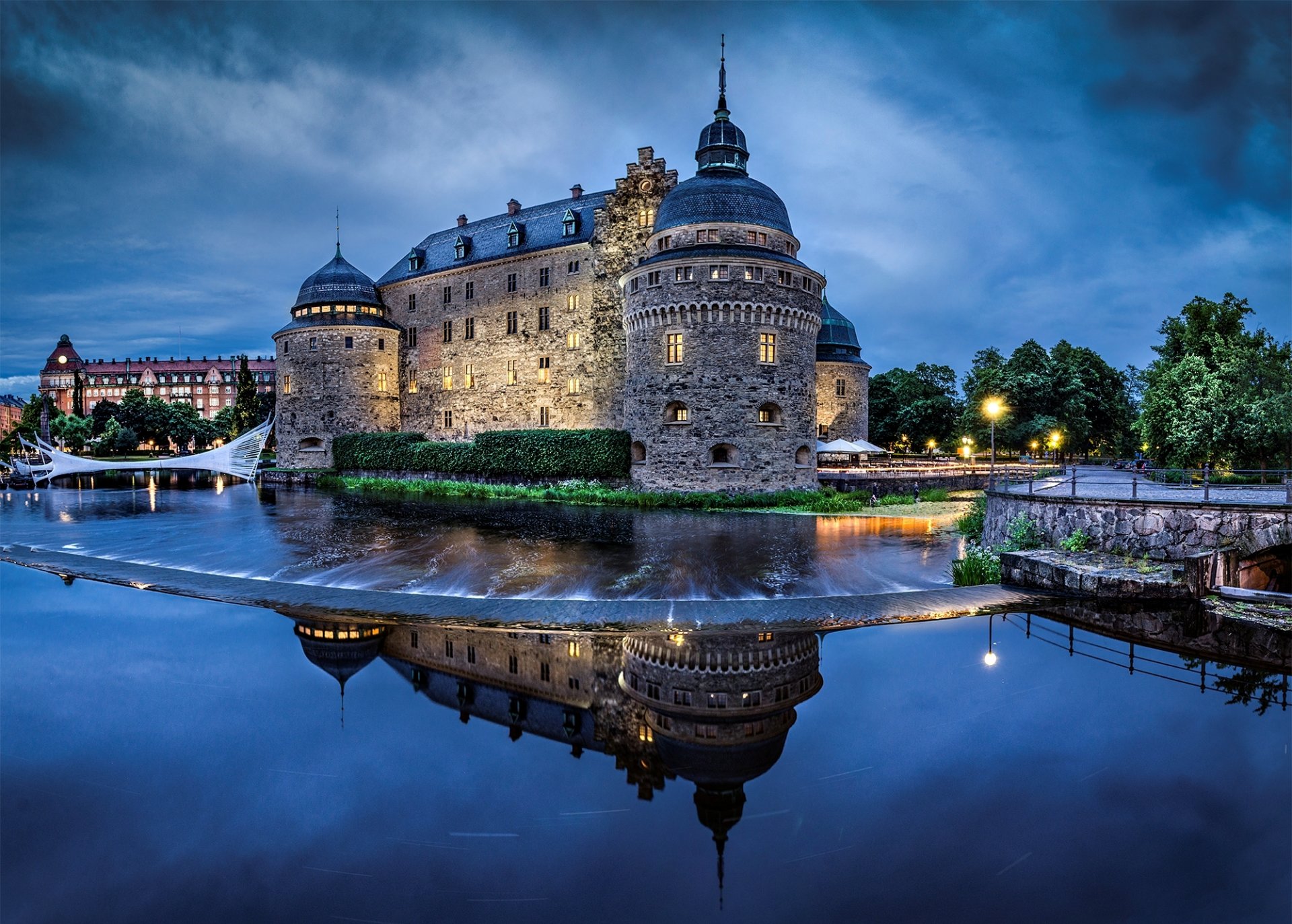 suède örebro slott örebro château rivière eau réflexion architecture soirée ciel éclairage