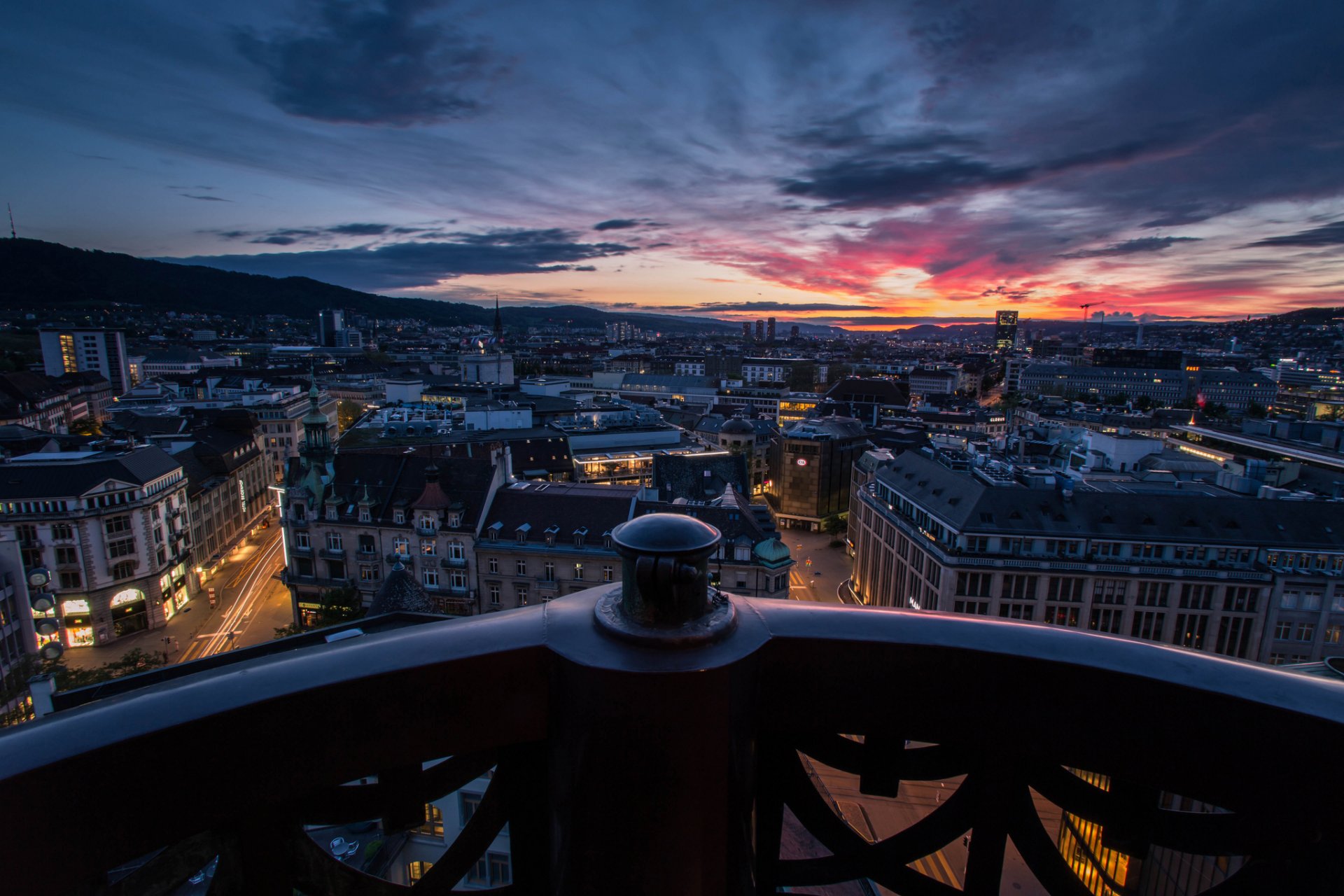 zúrich tarde puesta del sol anochecer luces vista desde el balcón